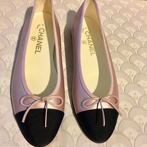 Chanel pumps lambskin/grosgrain.